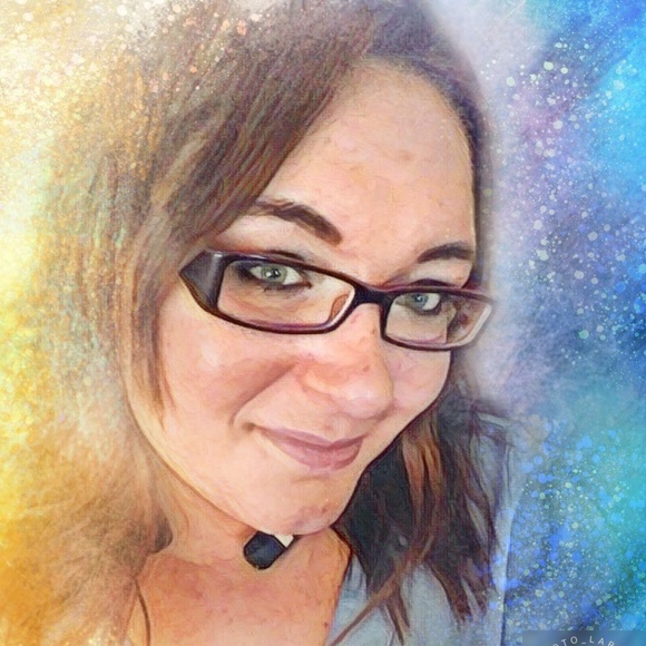 Meet your Posher, Kristin - Picture 2 of 2